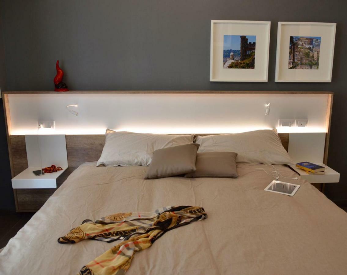 Bed In Centro Bed & Breakfast Napoli Bagian luar foto